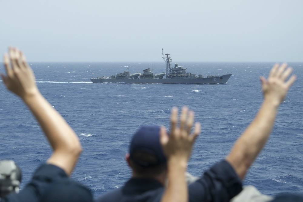 On 1 July, The Egyptian Navy Negm El-Zafer F951 Frigate From Type Jianghu Class conducted passing exercise with the US Navy Jason Dunham DDG-109 destroyer In the Red Sea.   