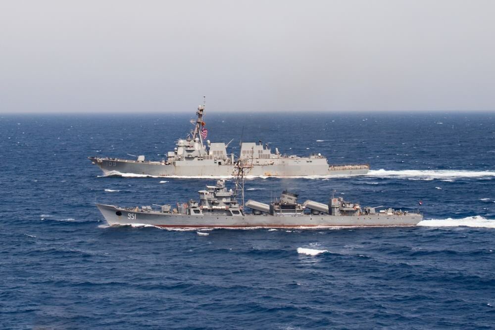 On 1 July, The Egyptian Navy Negm El-Zafer F951 Frigate From Type Jianghu Class conducted passing exercise with the US Navy Jason Dunham DDG-109 destroyer In the Red Sea.   