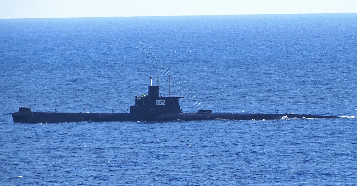 Egyptian Navy Type 033 (Romeo) class boat 852 is underway at S.East Med area. Romeo class submarines are considered obsolete,but Egptian boats are modernized in 1988 with a new FCS,new sonars,UGM-84 Harpoon missiles and Mk37 torpedoes.(NOV 2018)   