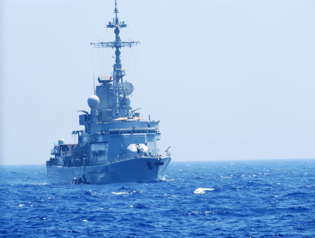 Egyptian_Navy Knox-class Guided missile frigate Domyat (F961) and @MarineNationale Cassard-class Air-defense destroyer Jean Bart (D615) during recent exercise in the Mediterranean Sea