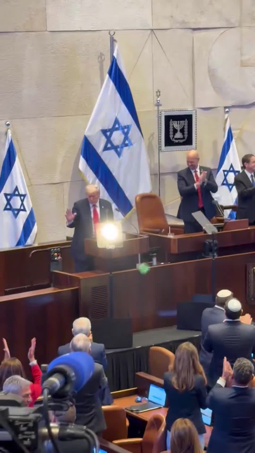 President Trump heeft zijn historische toespraak tot de Knesset afgerond en zal binnenkort naar Egypte vertrekken